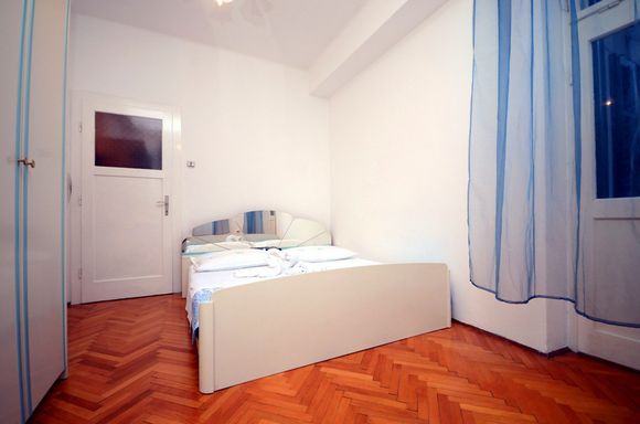 4 bedroom apartment for 9 in Split