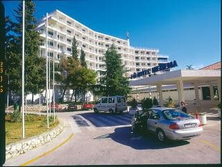Appartment Hotel Medena in Seget Donji 1