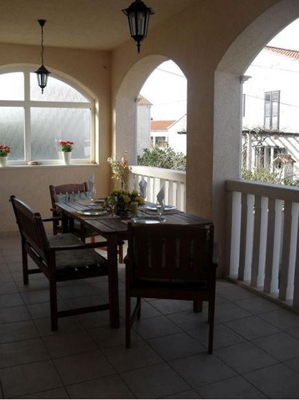 Apartment for 7 persons in Supetar