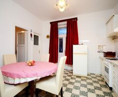 4 bedroom apartment for 9 in Split