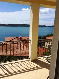 4 person apartment in Okrug Gornji