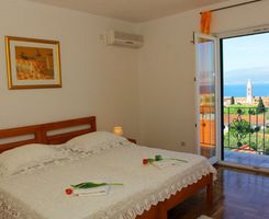 Beautiful 5 person apartment with seaview in Supetar Brac