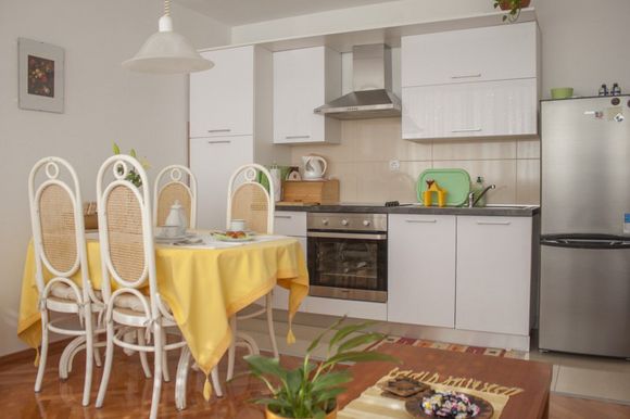 Beautiful apartment for 4 persons near beach in Split