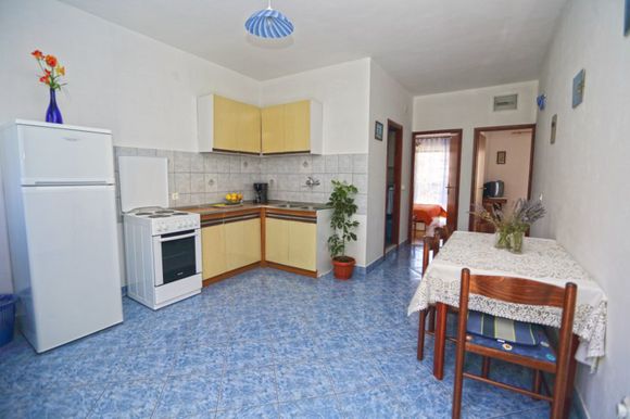 Beautiful apartment for 4 persons in Hvar