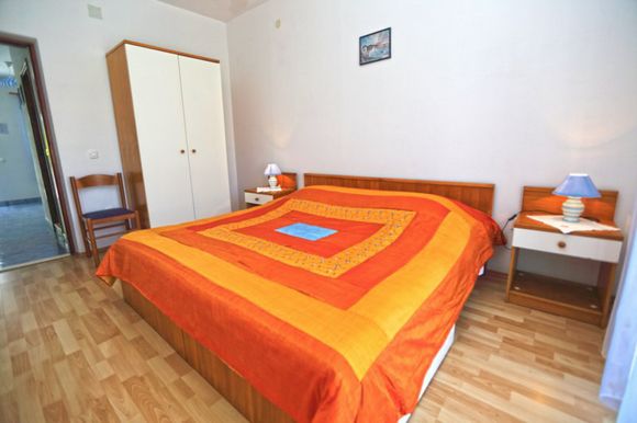 Beautiful apartment for 4 persons in Hvar