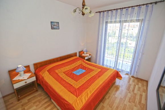 Beautiful apartment for 4 persons in Hvar
