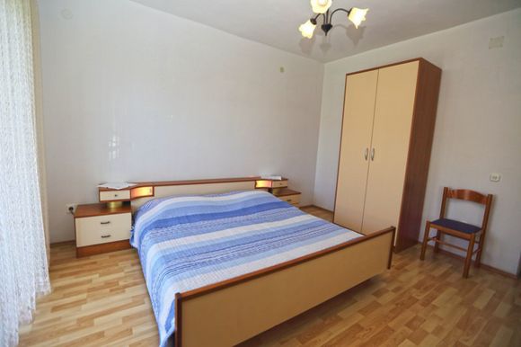 Beautiful apartment for 4 persons in Hvar