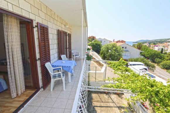Beautiful apartment for 4 persons in Hvar