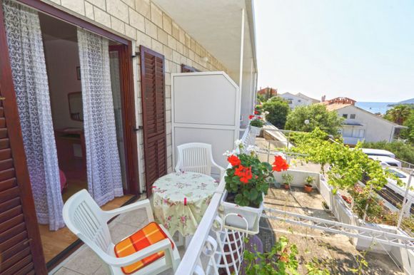 Charming apartment for 4 persons in Hvar