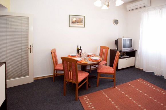 Beautiful apartment for 4 persons in Split near center