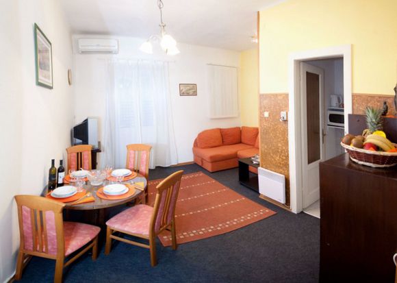 Beautiful apartment for 4 persons in Split near center