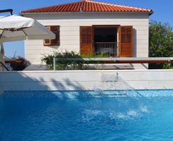 Luksuzni apartman za 6 osoba Komiža otok Vis