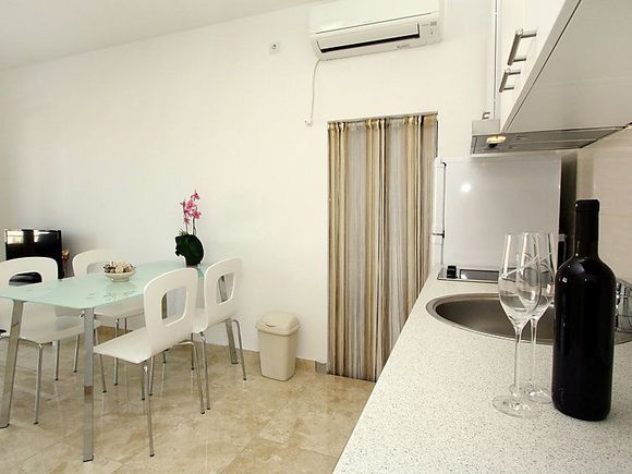 Apartment for 6 persons in Sutivan