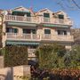 Appartment Žuta soba s balkonom in Bol 1
