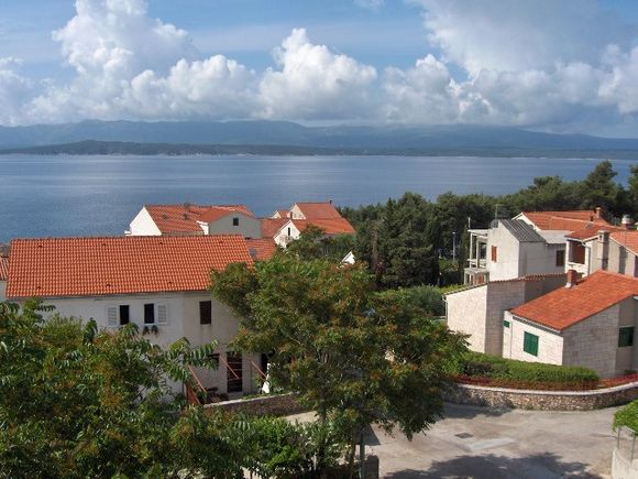 Appartment Žuta soba s balkonom in Bol 10
