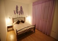 Charming apartment for 4 persons in Okrug Gornji