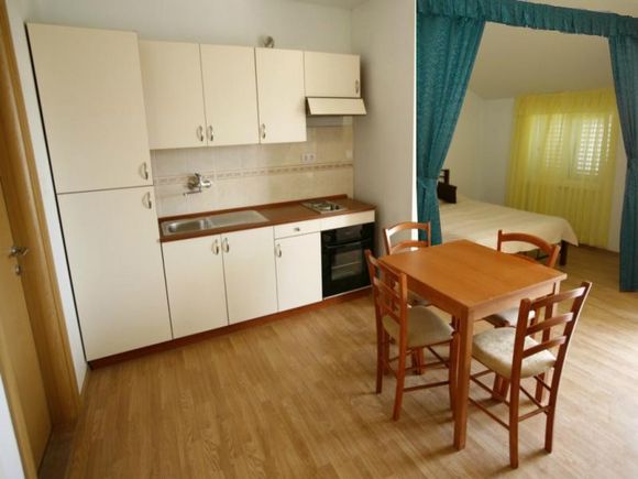 Appartment Brnistra in Okrug Gornji 4