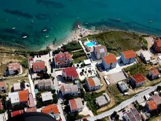 Appartment Hotel Biser in Pag 1