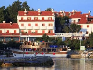 Appartment Hotel Odisej in Pomena 1