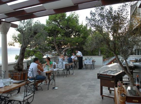 Appartment Hotel Kaštel in Bol 1
