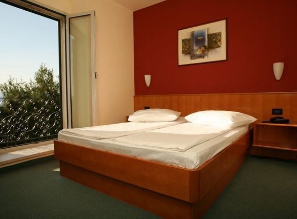 Appartment Hotel Kaštel in Bol 2