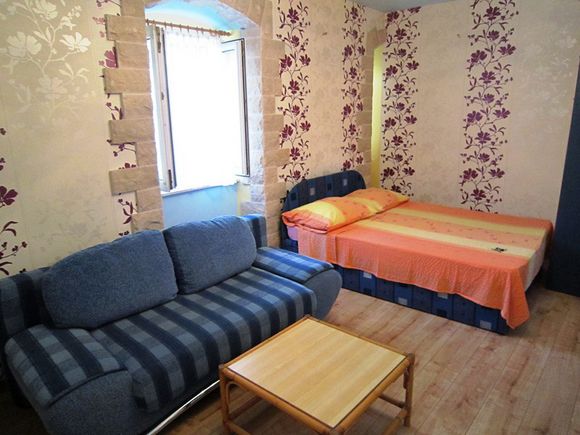 Split old town centre Apartment for 4 person