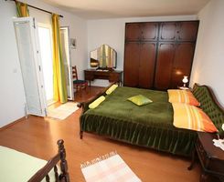 Apartment for 5 persons in Supetar