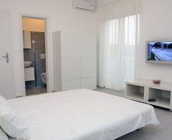 Seaview apartment for 2 persons in Makarska