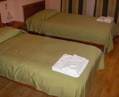 Split Twin room for 2 in small Hotel
